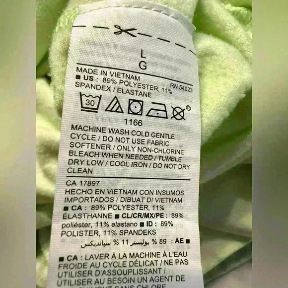 Old Navy cropped active top - Picture 4 of 4